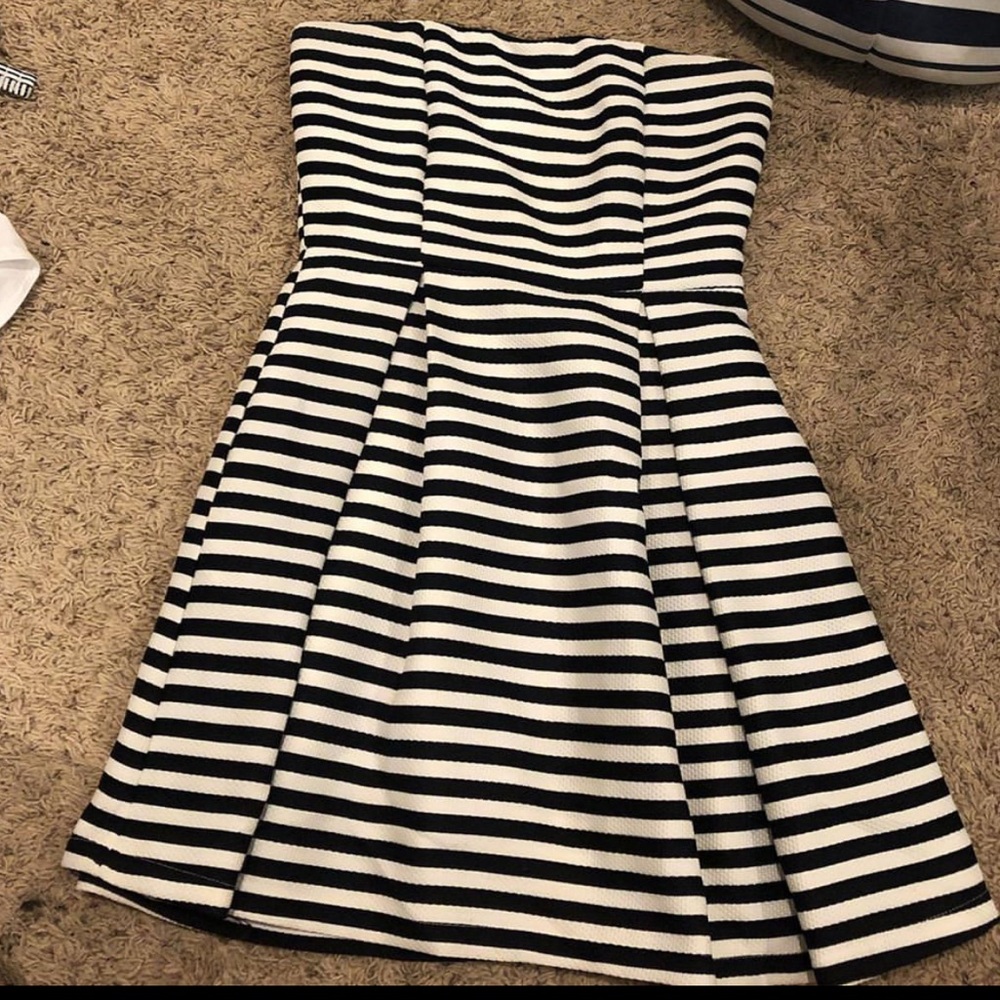 The cutest black and white strapless dress!
